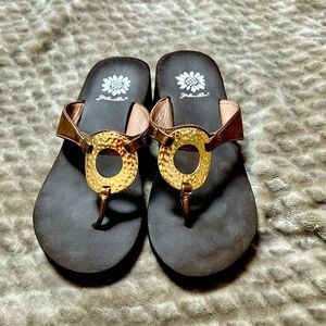Platform wedge flip-flops with gold ring.